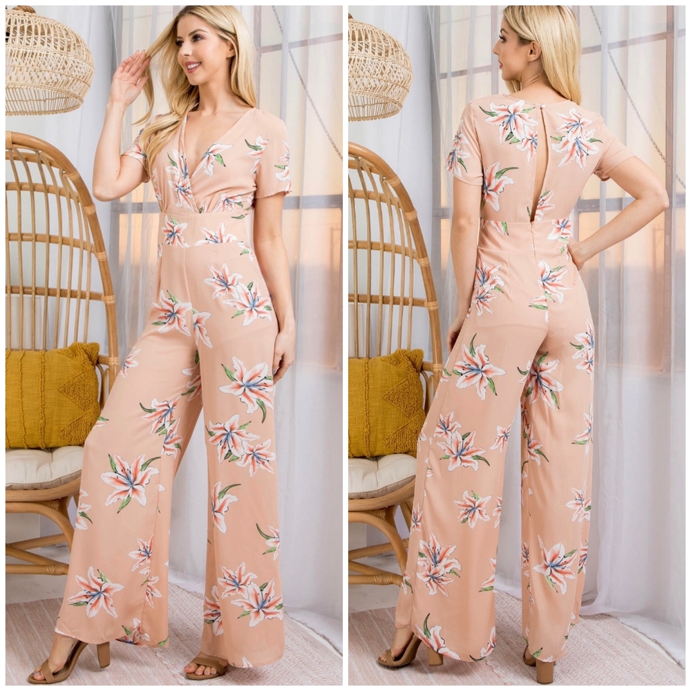 AUDREY 3+1 Gorgeous Blush Floral Short Sleeves Jumpsuit - Picture 5 of 5